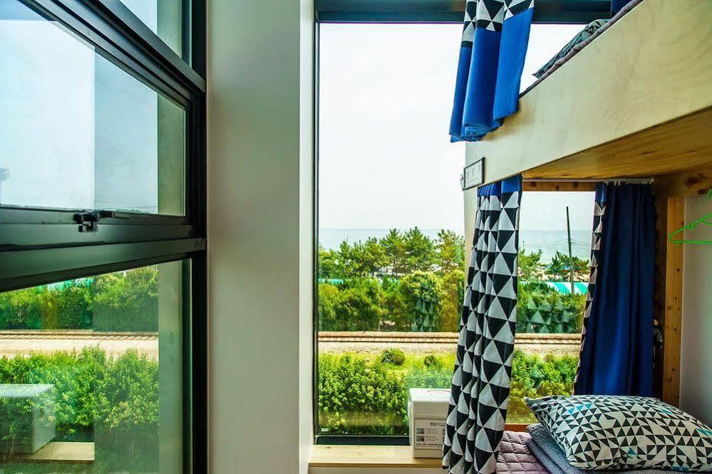 From Guesthouse Busan Bagian luar foto