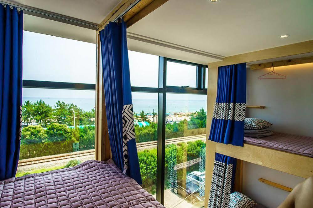 From Guesthouse Busan Bagian luar foto